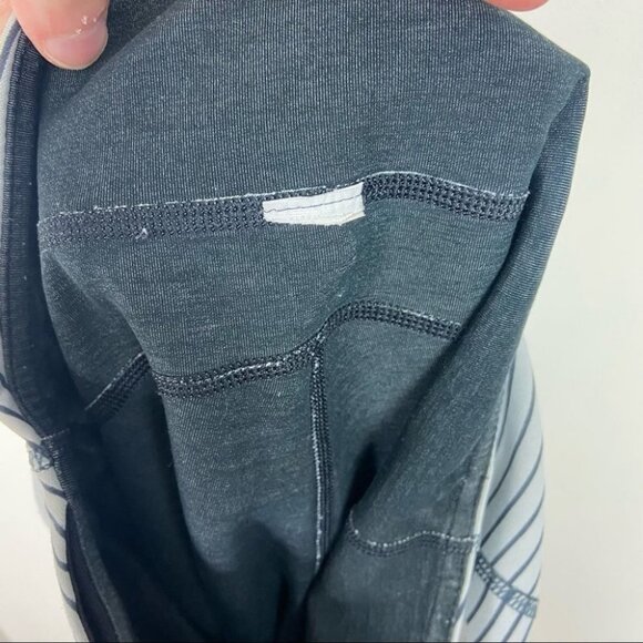 New Balance J Crew West Stride Leggings Stripe Womens Size Small Grey White Crop - Picture 6 of 8